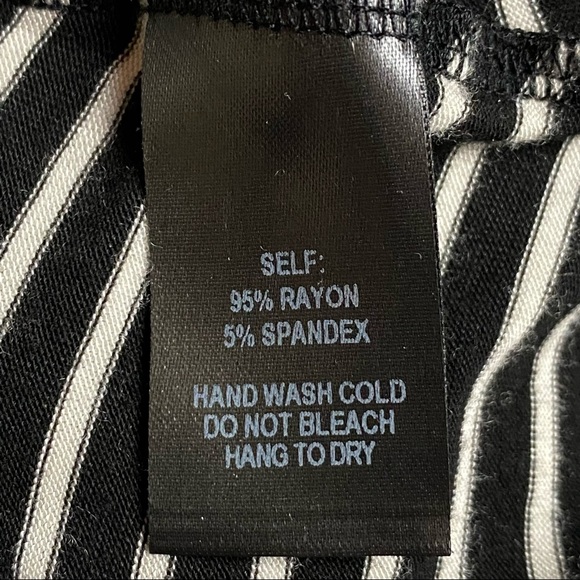 LULU'S Black & White Striped Mock T-Neck L - Picture 5 of 7